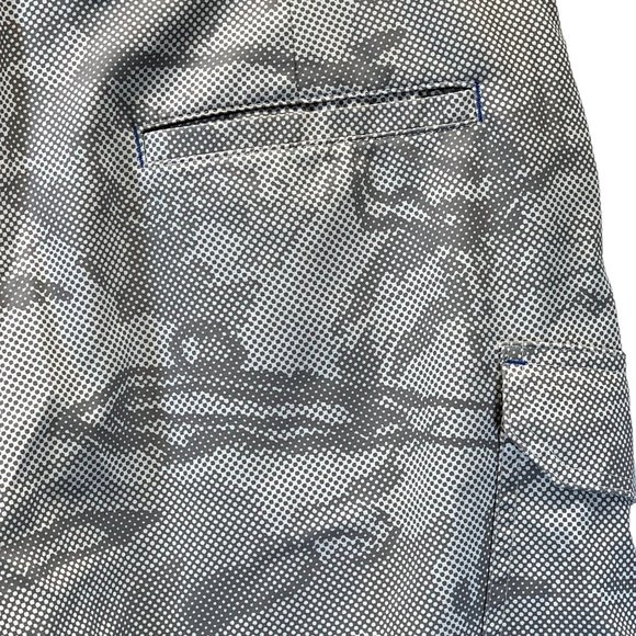 Under Armour UA Fish Hunter Cargo Shorts Mens 32 Loose Heat Gear Digital Camo - Picture 13 of 13